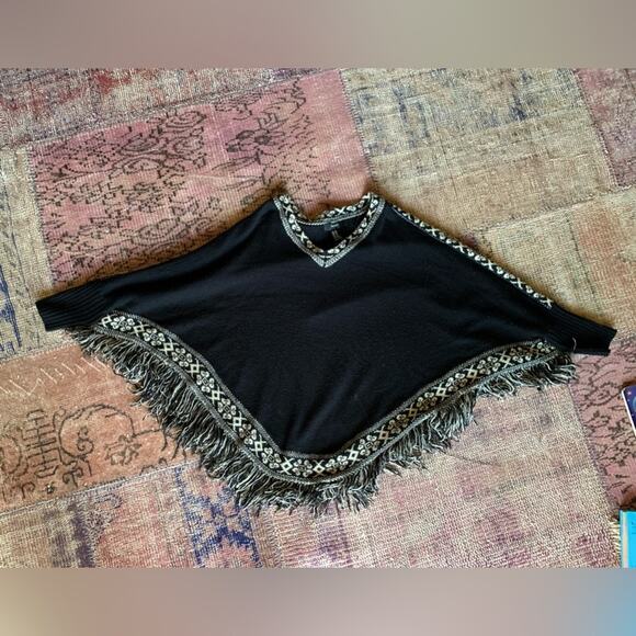 WOMEN'S Vintage vibes hoodless poncho sweater with fringe size SMALL/MEDIUM - Picture 1 of 2